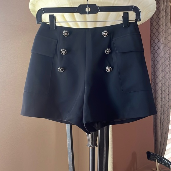Brand new Moma super cute nicely tailored short